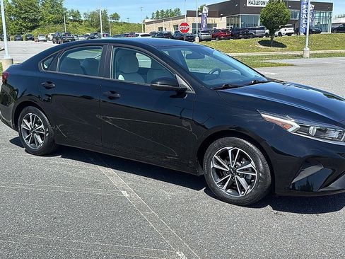 Used 2023 Kia Forte LXS w/ LXS Technology Package FWD image 2