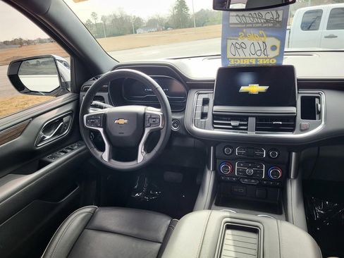 Used 2024 Chevrolet Suburban Premier image 16