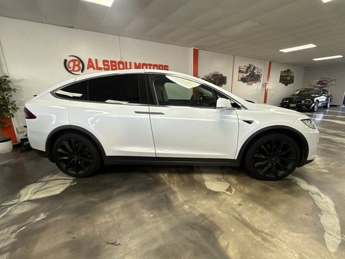 Used 2016 Tesla Model X 75D image 3