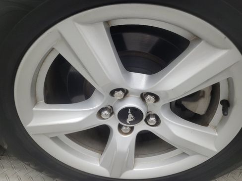 Used 2016 Ford Mustang Convertible RWD image 31