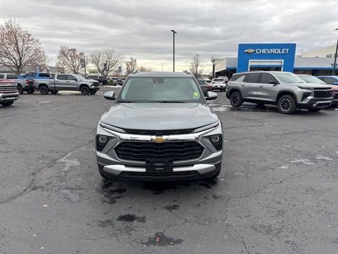 Used 2025 Chevrolet TrailBlazer LT image 2