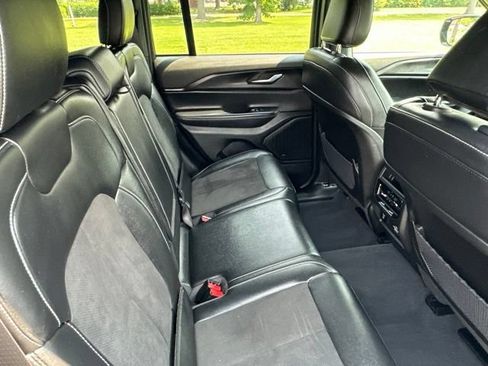Used 2023 Jeep Grand Cherokee Altitude AWD/4WD image 23