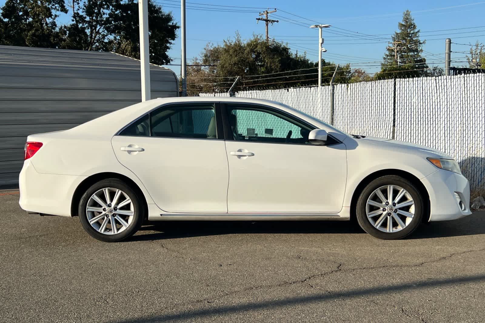 Used 2013 Toyota Camry XLE w/ Leather Pkg FWD image 6