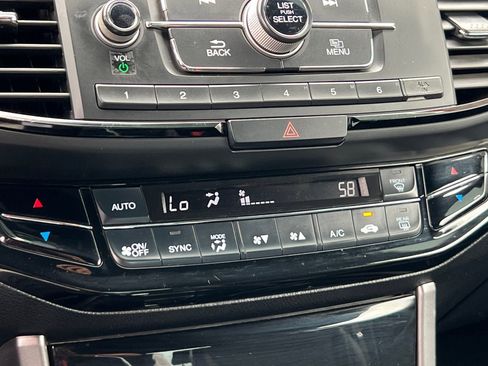 Used 2017 Honda Accord Sport image 19