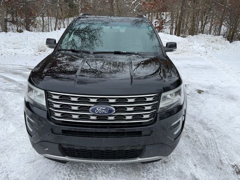 Used 2017 Ford Explorer XLT w/ Equipment Group 202A image 6