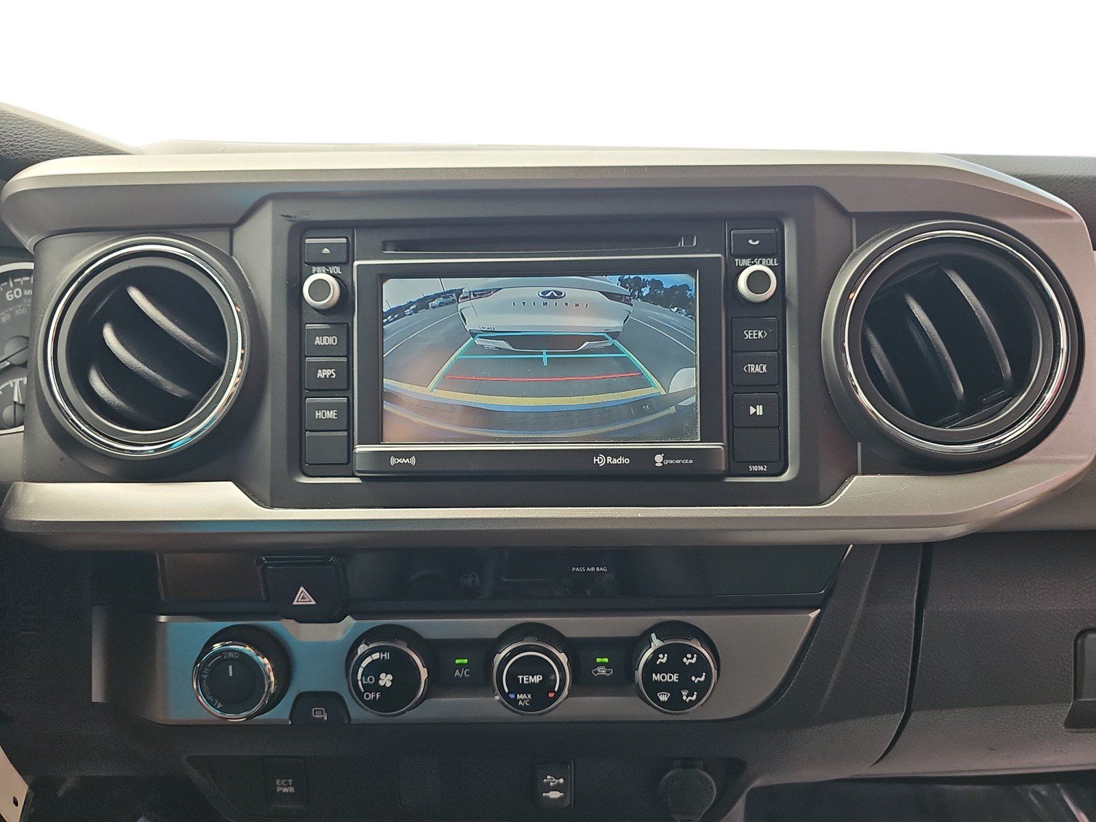 Used 2018 Toyota Tacoma SR5 AWD/4WD image 19