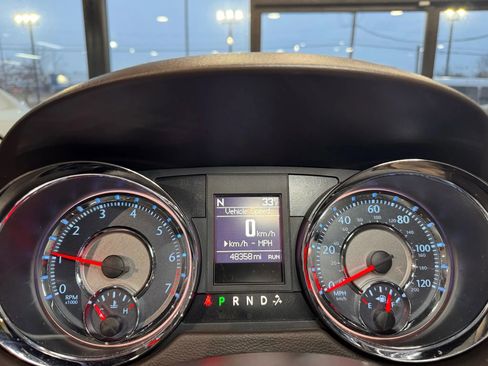 Used 2014 Chrysler Town & Country Touring-L w/ Driver Convenience Group image 28