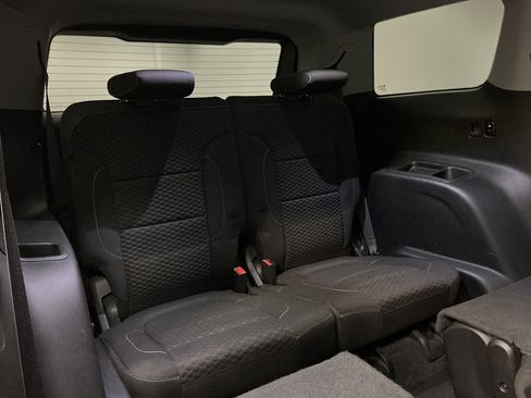 Used 2017 GMC Acadia SLE w/ Driver Alert Package I FWD image 31