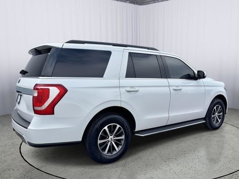 Used 2018 Ford Expedition XLT w/ Equipment Group 202A AWD/4WD image 6