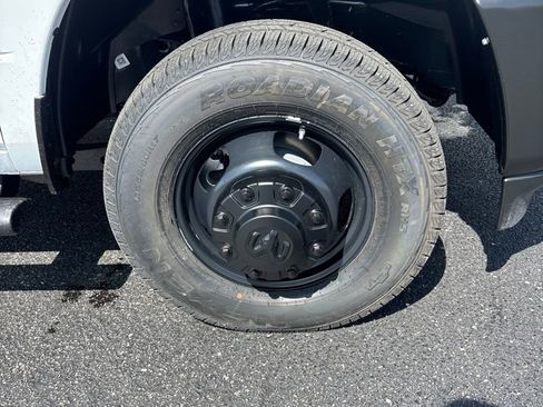 New 2026 RAM 3500 Tradesman AWD/4WD image 32