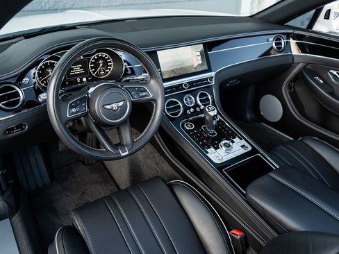 Used 2022 Bentley Continental GT image 25