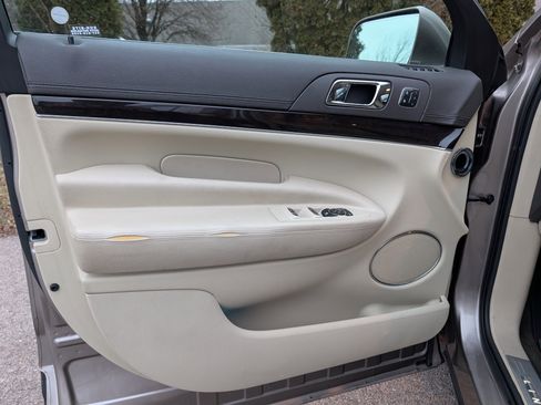 Used 2018 Lincoln MKT AWD image 33