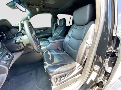 Used 2016 Cadillac Escalade Platinum RWD image 14