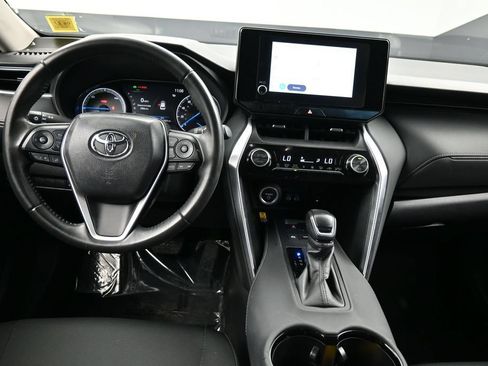 Used 2024 Toyota Venza LE AWD/4WD image 19