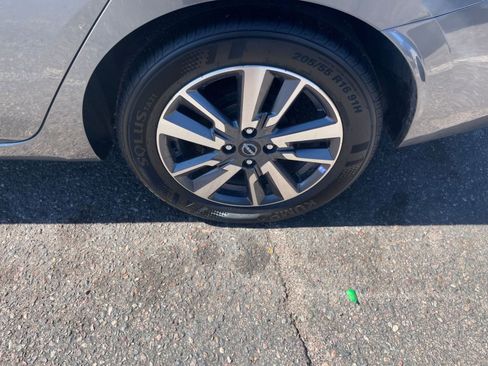 Used 2025 Nissan Versa SV image 29