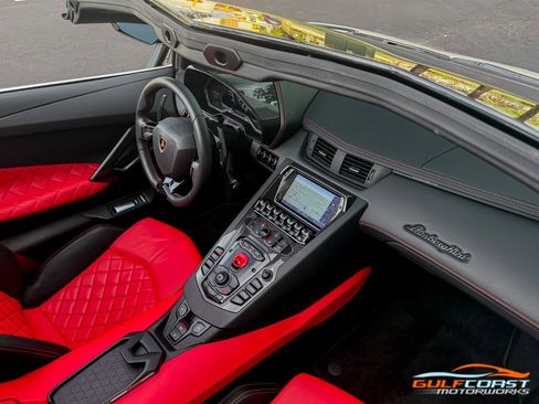 Used 2018 Lamborghini Aventador S image 34