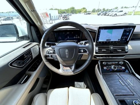 Used 2022 Lincoln Navigator L Reserve AWD/4WD image 13