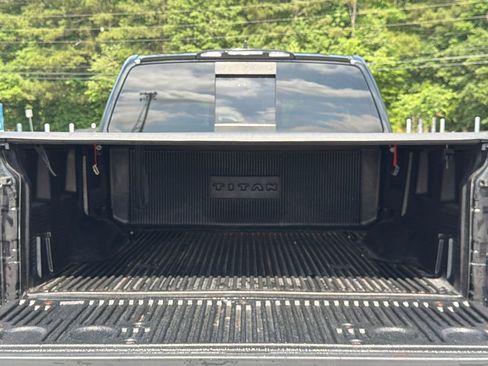 Used 2023 Nissan Titan SV w/ SV Convenience Package RWD image 18