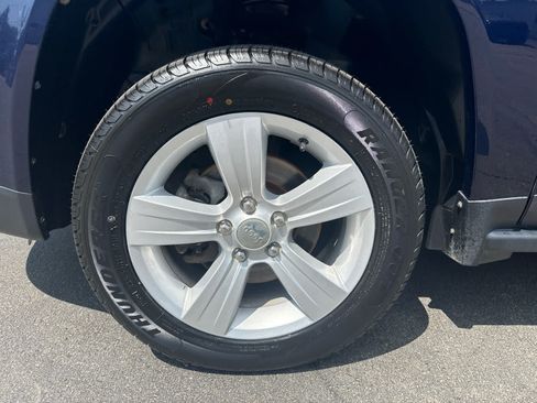 Used 2017 Jeep Compass Latitude AWD/4WD image 9