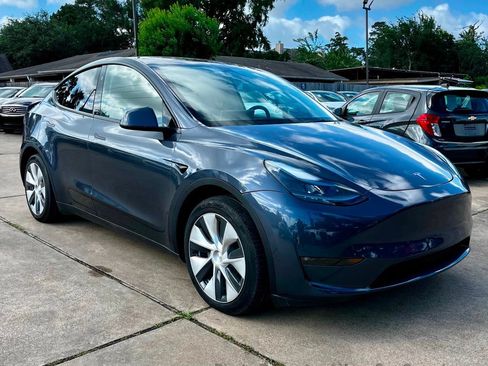 Used 2023 Tesla Model Y Long Range AWD/4WD image 4