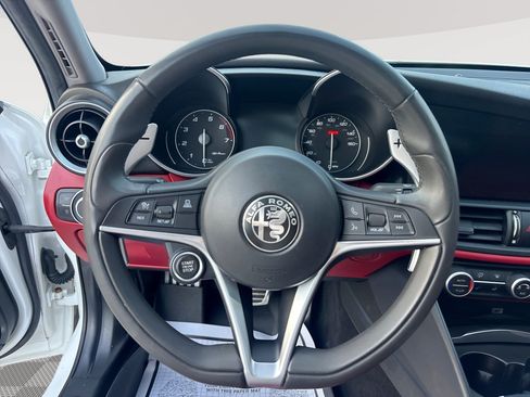 Used 2018 Alfa Romeo Giulia Ti Sport w/ Quick Order Package 22S Sport AWD/4WD image 11