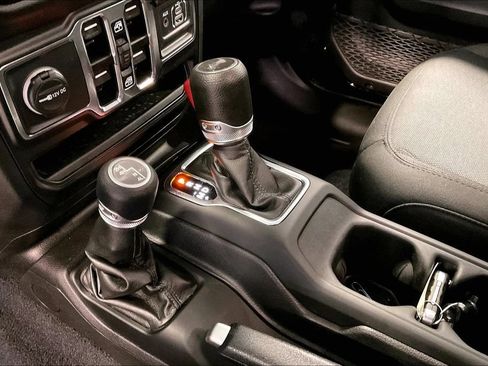 Used 2022 Jeep Wrangler Unlimited Sport AWD/4WD image 19