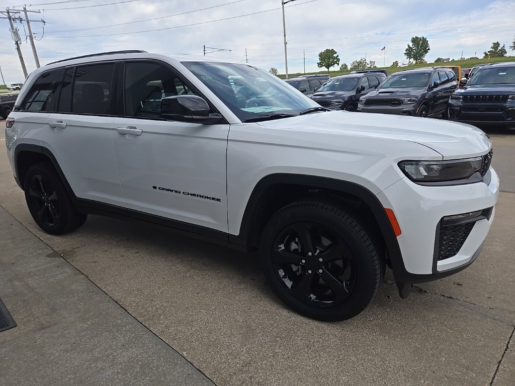 New 2026 Jeep Grand Cherokee Limited w/ Limited Altitude Package AWD/4WD image 37