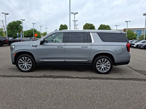Used 2023 GMC Yukon XL Denali w/ Denali Reserve Package AWD/4WD image 6