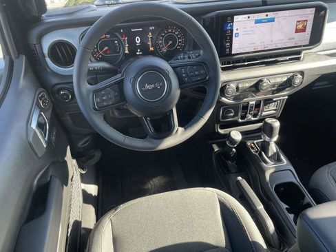 Used 2026 Jeep Wrangler Unlimited Sport AWD/4WD image 11