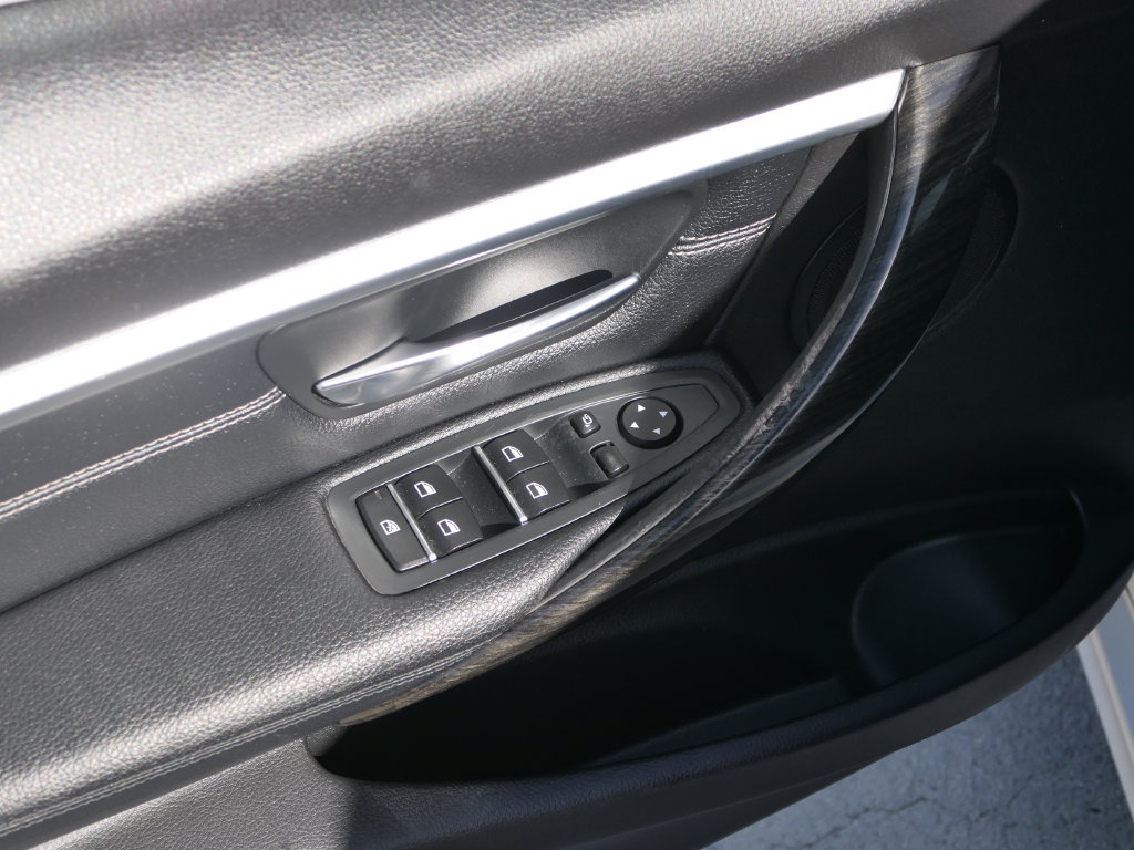 Used 2018 BMW 330i Sedan RWD image 13