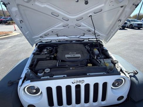 Used 2018 Jeep Wrangler Sport image 14