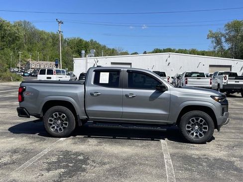 Used 2025 Chevrolet Colorado Z71 w/ Technology Package AWD/4WD image 2