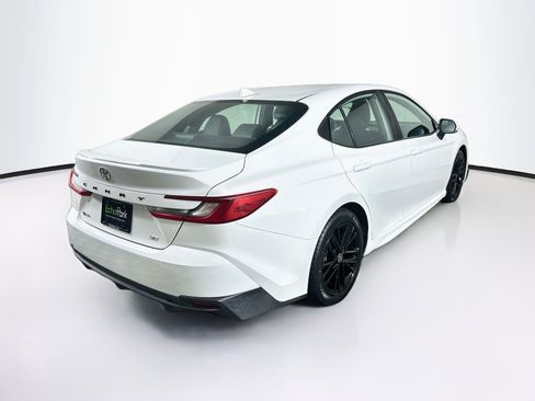Used 2025 Toyota Camry SE FWD image 9