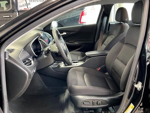 Used 2024 Chevrolet Malibu LT image 3