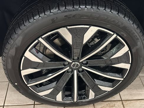 New 2026 Volvo XC90 T8 Plus w/ Protection Package Premier image 32