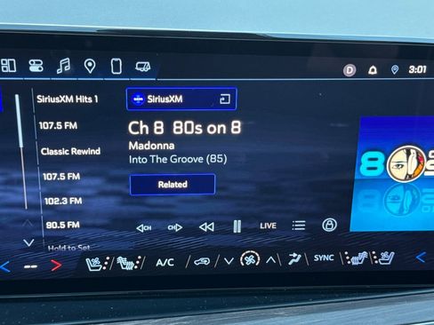 Used 2025 Chevrolet Suburban Premier image 28