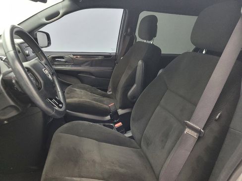 Used 2016 Dodge Grand Caravan SE FWD image 17