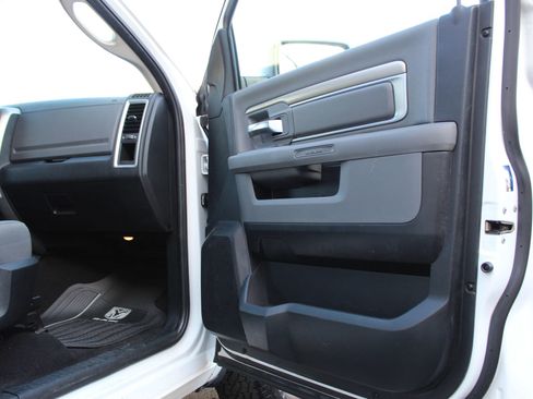 Used 2016 RAM 1500 Classic SLT AWD/4WD image 18