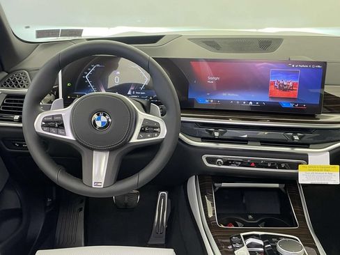 Used 2026 BMW X5 xDrive40i w/ M Sport Package AWD/4WD image 22