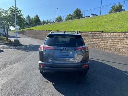 Used 2016 Toyota RAV4 LE FWD image 5