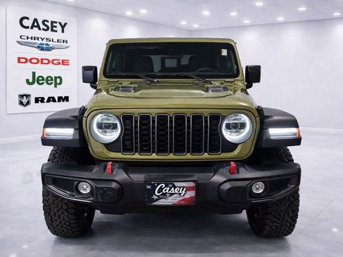 Used 2025 Jeep Wrangler Unlimited Rubicon image 2