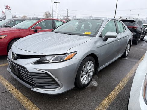 Used 2023 Toyota Camry LE image 4