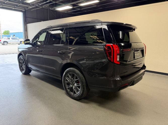Used 2025 Ford Expedition Platinum w/ Stealth Performance Package AWD/4WD image 2