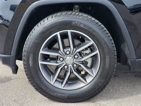 Used 2018 Jeep Grand Cherokee Limited image 10