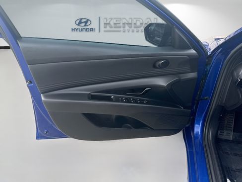 Used 2025 Hyundai Elantra Sport FWD image 17