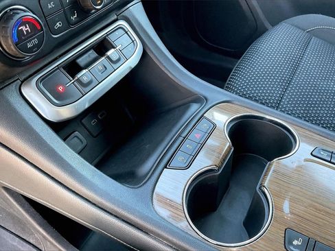 Used 2020 GMC Acadia SLE w/ Driver Convenience Package image 15