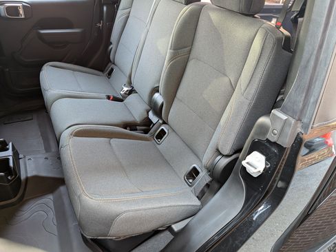 Used 2025 Jeep Gladiator Willys image 16