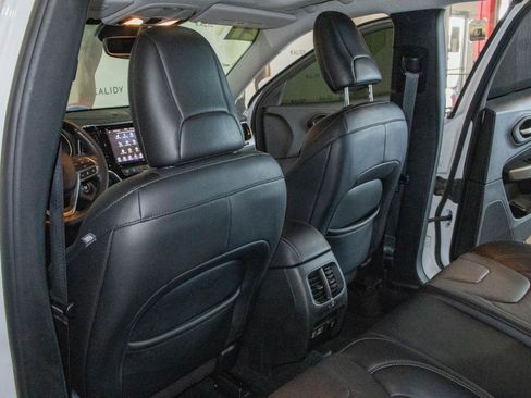 Used 2021 Jeep Cherokee Limited AWD/4WD image 9