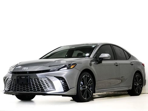 Used 2026 Toyota Camry XSE AWD/4WD image 3