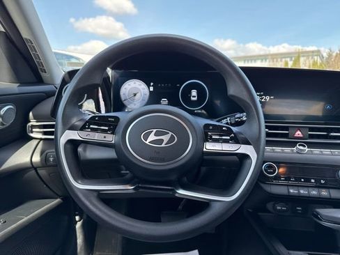 Used 2024 Hyundai Elantra SEL FWD image 19